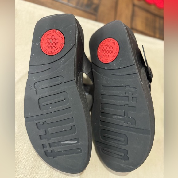 FitFlop Black leather flip flops with buckle - Picture 2 of 7